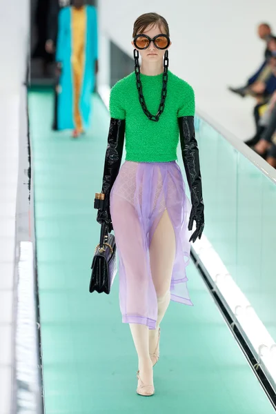Look 3